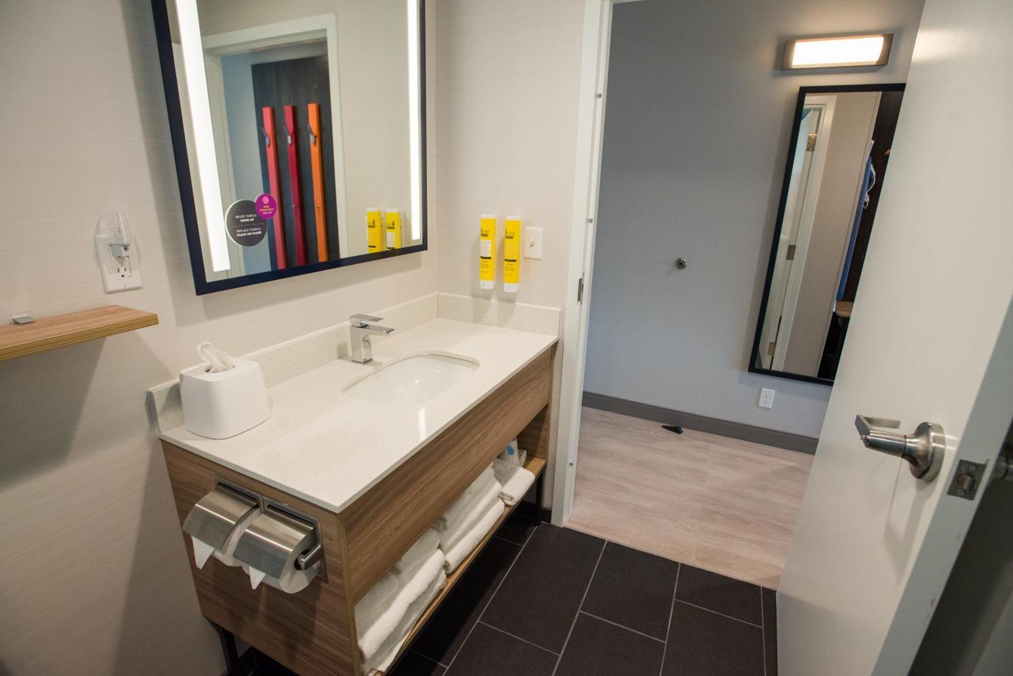 Tru By Hilton Cedar Rapids Westdale Ξενοδοχείο Εξωτερικό φωτογραφία
